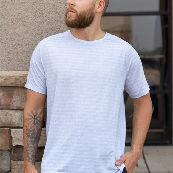 RHONE SWIFT SHORT SLEEVE T-SHIRT Size XL EUC - Picture 1 of 6